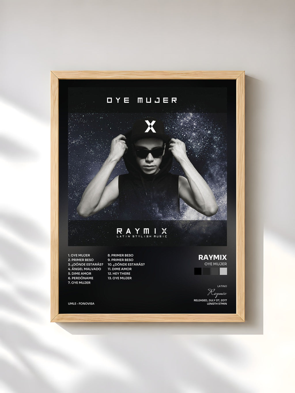 #bois Tableau de l'album Oye Mujer de Raymix, cadre en bois brut, imprimé et encadré en France