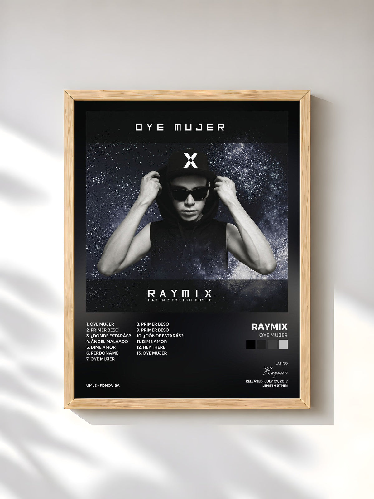 #bois Tableau de l'album Oye Mujer de Raymix, cadre en bois brut, imprimé et encadré en France