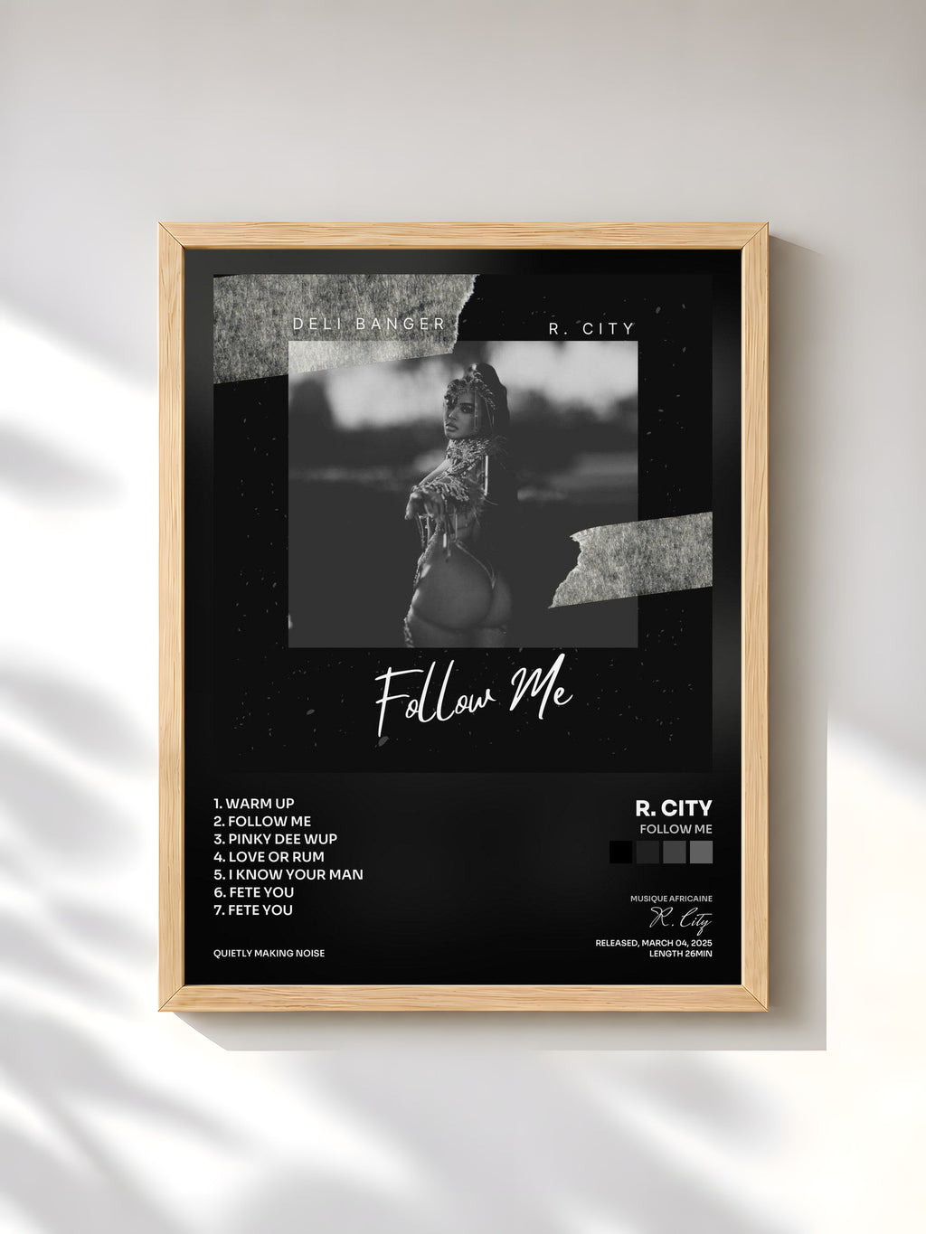#bois Tableau de l'album Follow Me de R. City, cadre en bois brut, imprimé et encadré en France