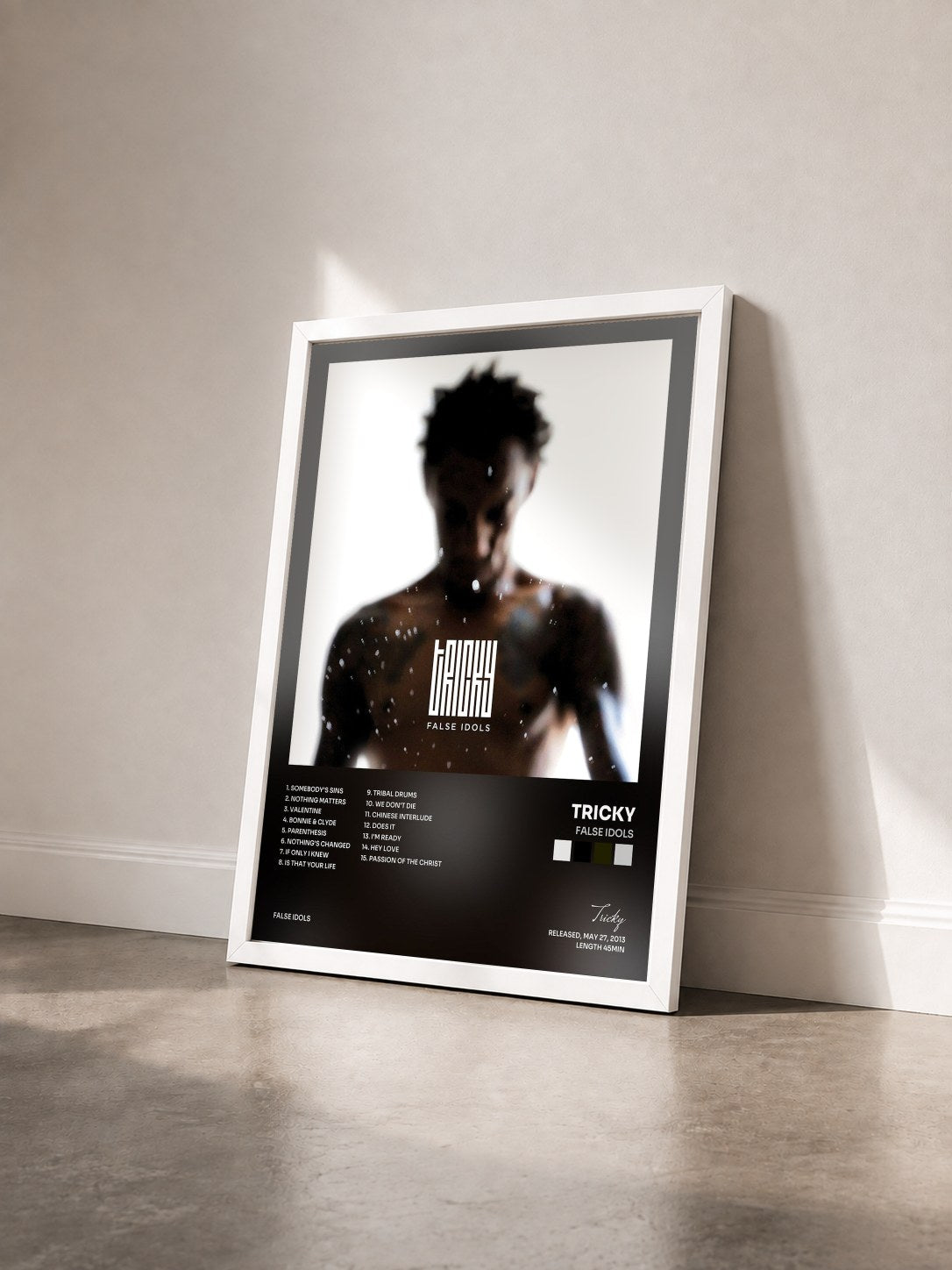 #blanc Tableau de l'album False Idols de Tricky vu de trois quarts, cadre blanc