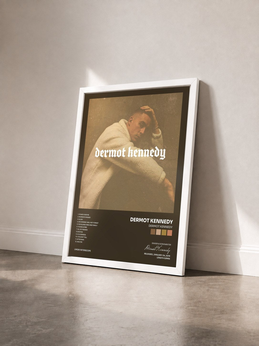 #blanc Tableau de l'album Dermot Kennedy de Dermot Kennedy vu de trois quarts, cadre blanc