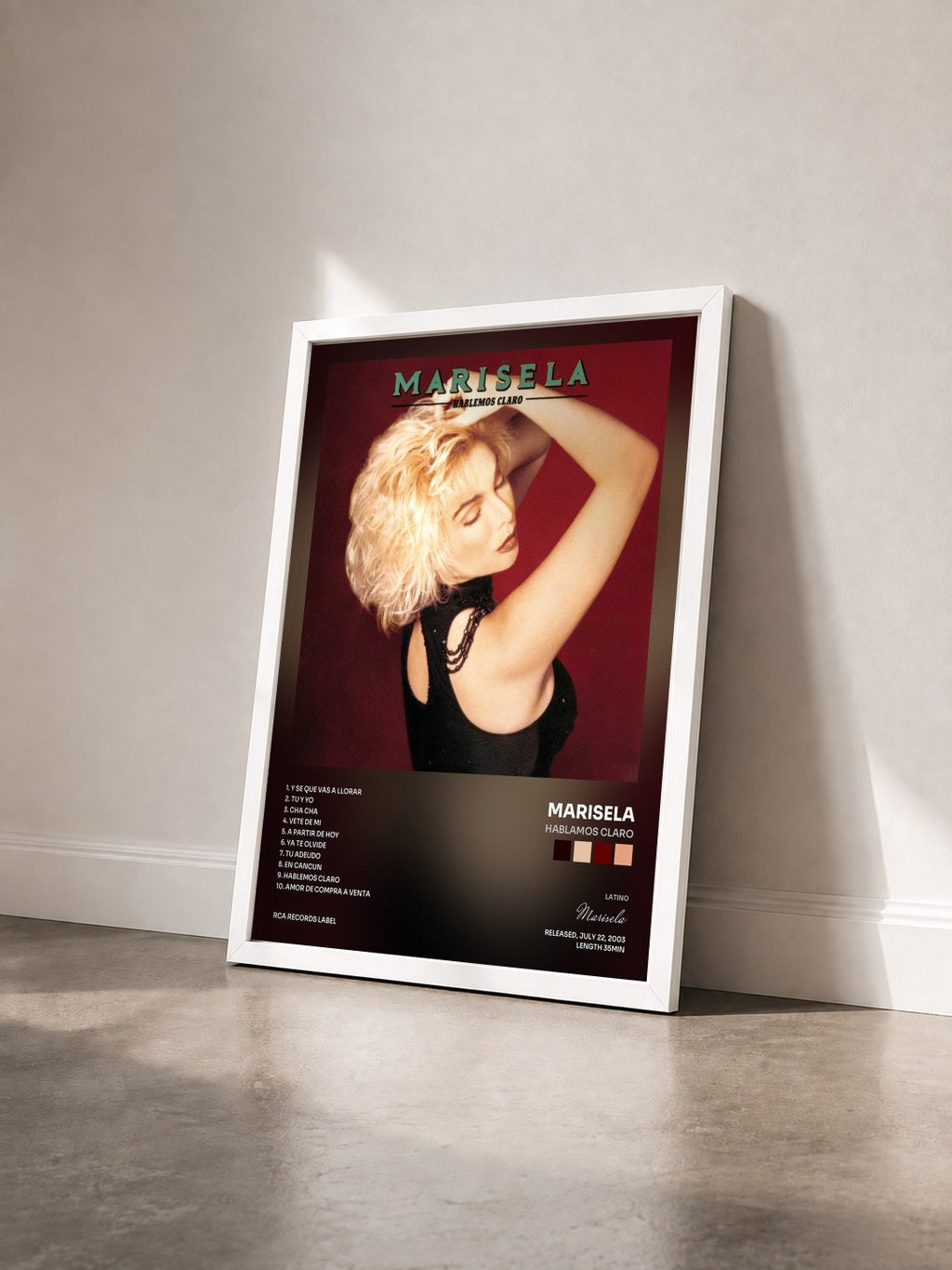 #blanc Tableau de l'album Hablamos Claro de Marisela vu de trois quarts, cadre blanc