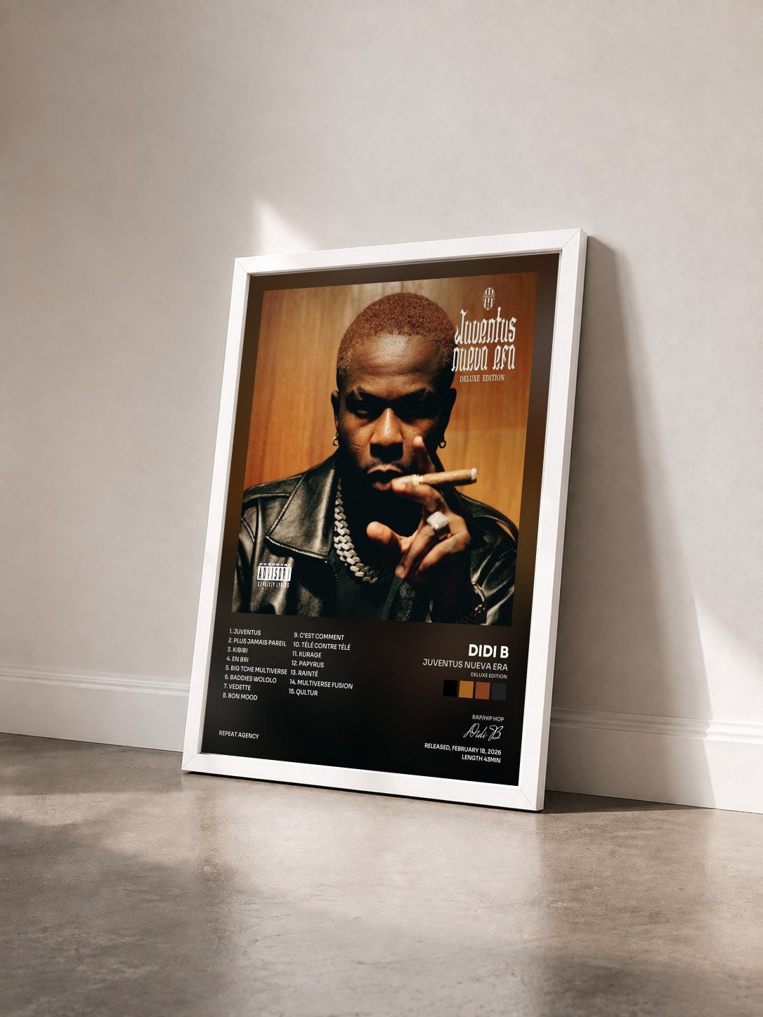 #blanc Tableau de l'album Juventus Nueva Era (Deluxe Edition) de Didi B vu de trois quarts, cadre blanc