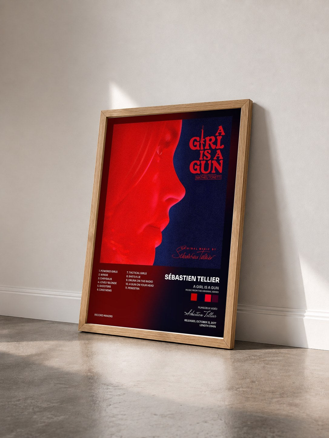 #bois Tableau de l'album A Girl Is a Gun (Music from the Original Series) de Sébastien Tellier vu de trois quarts, cadre en bois brut