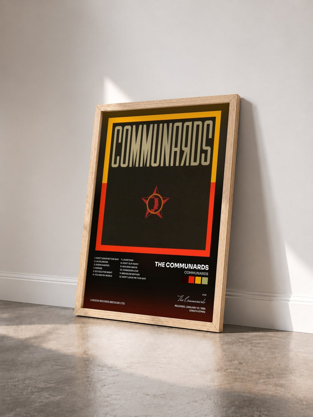 #bois Tableau de l'album Communards de The Communards vu de trois quarts, cadre en bois brut