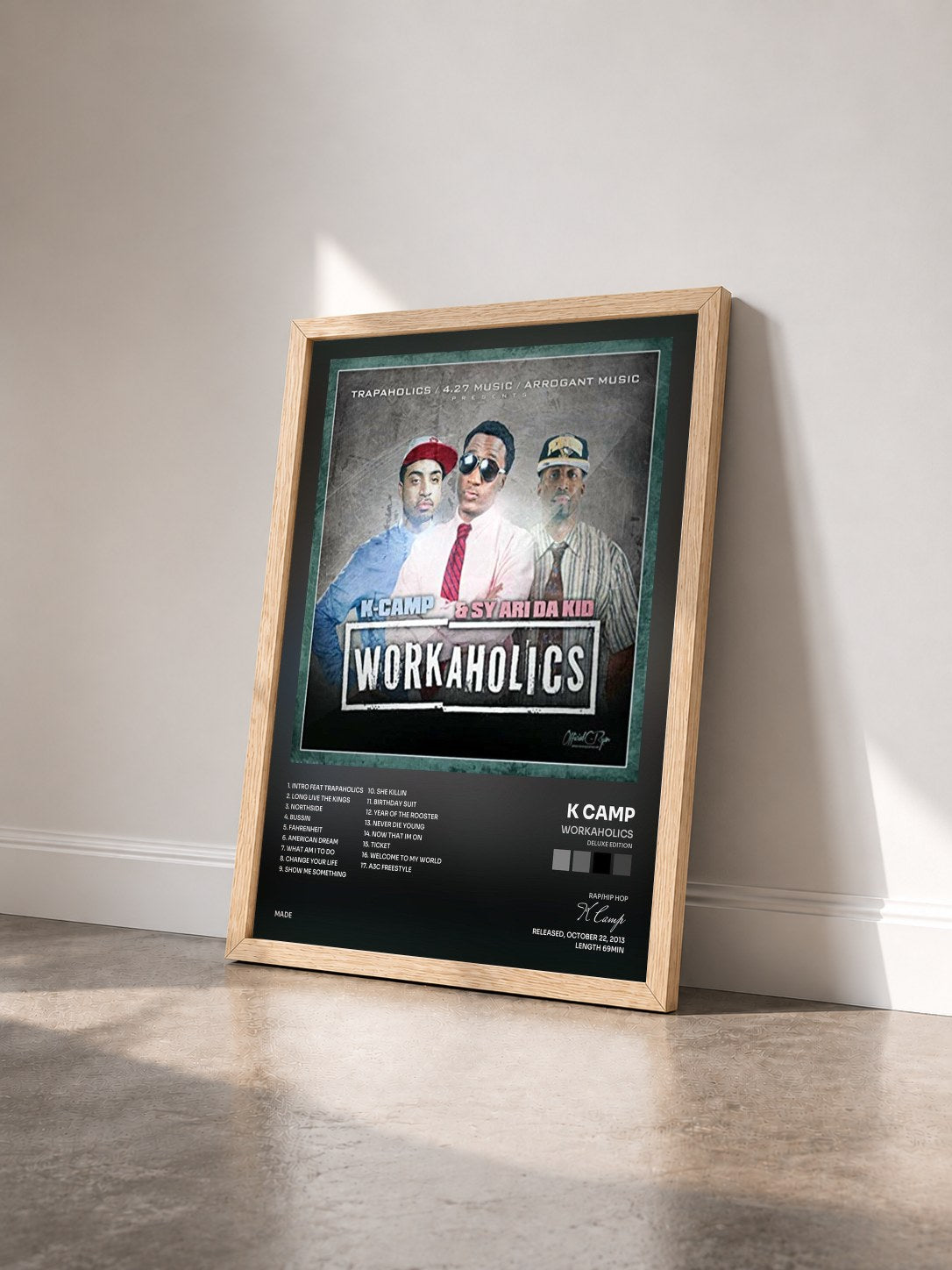 #bois Tableau de l'album Workaholics (Deluxe Edition) de K Camp vu de trois quarts, cadre en bois brut