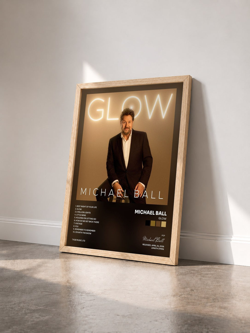 #bois Tableau de l'album Glow de Michael Ball vu de trois quarts, cadre en bois brut