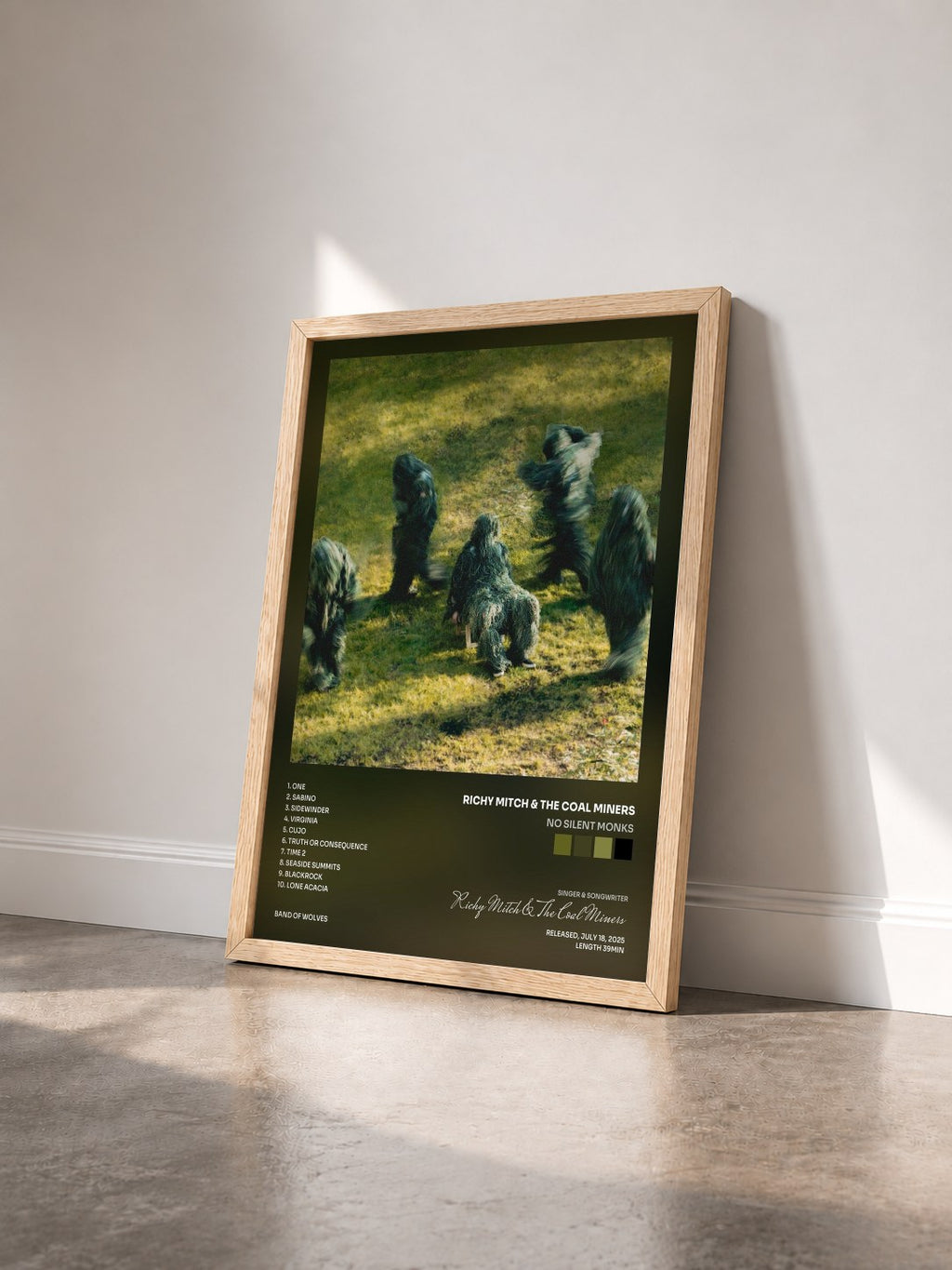 #bois Tableau de l'album No Silent Monks de Richy Mitch & The Coal Miners vu de trois quarts, cadre en bois brut