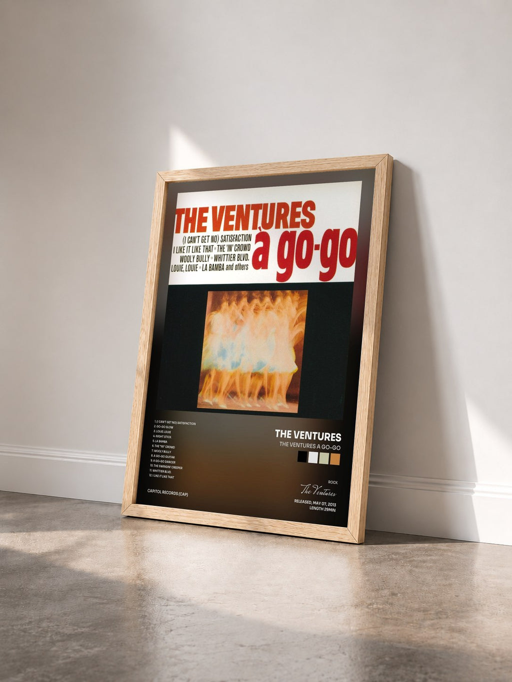 #bois Tableau de l'album The Ventures A Go-Go de The Ventures vu de trois quarts, cadre en bois brut