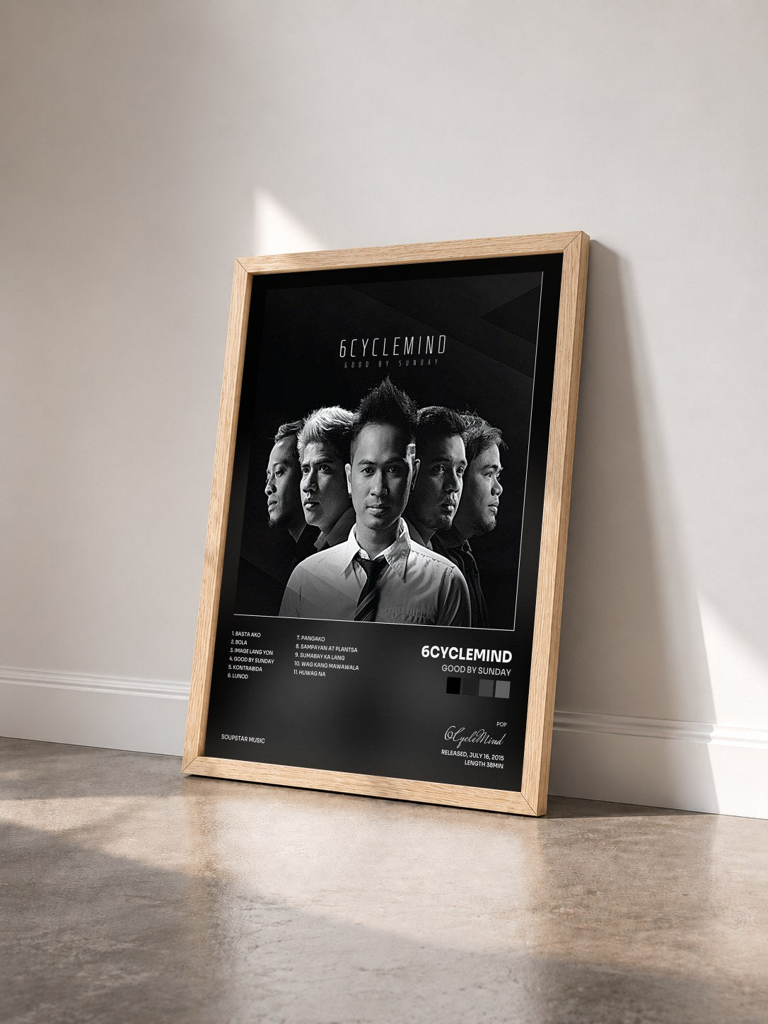 #bois Tableau de l'album Good by Sunday de 6CycleMind vu de trois quarts, cadre en bois brut
