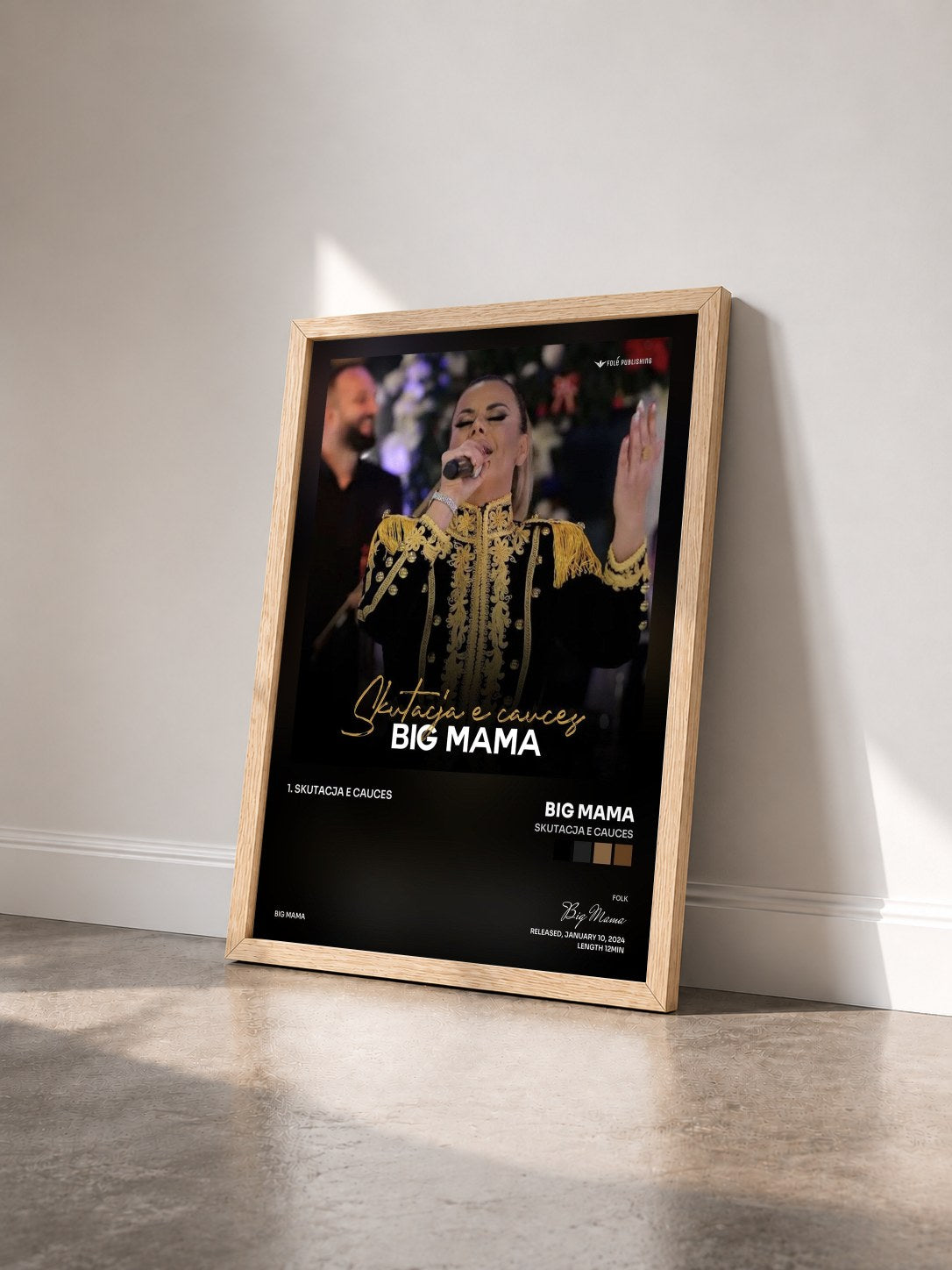 #bois Tableau de l'album Skutacja e cauces de Big Mama vu de trois quarts, cadre en bois brut