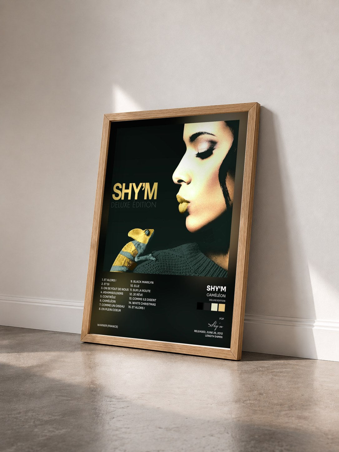 #bois Tableau de l'album Caméléon (Deluxe Edition) de Shy'm vu de trois quarts, cadre en bois brut