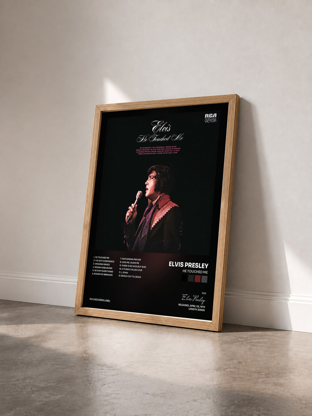 #bois Tableau de l'album He Touched Me de Elvis Presley vu de trois quarts, cadre en bois brut