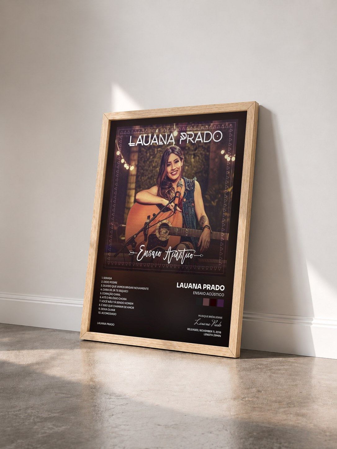 #bois Tableau de l'album Ensaio Acústico de Lauana Prado vu de trois quarts, cadre en bois brut