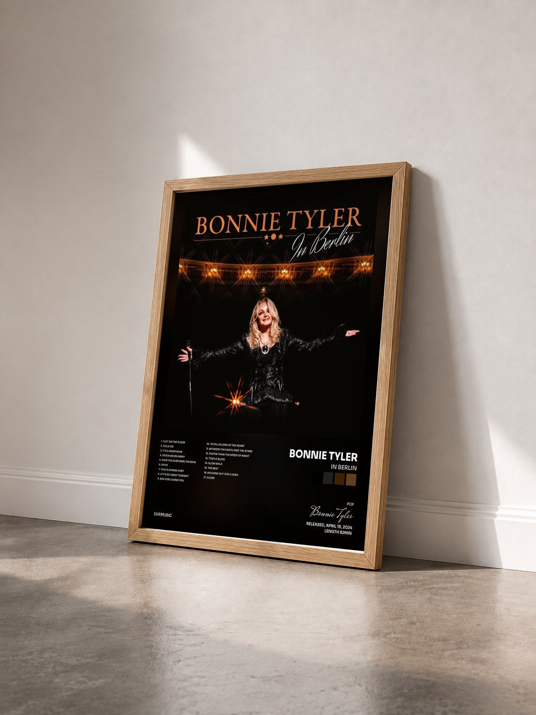 #bois Tableau de l'album In Berlin de Bonnie Tyler vu de trois quarts, cadre en bois brut