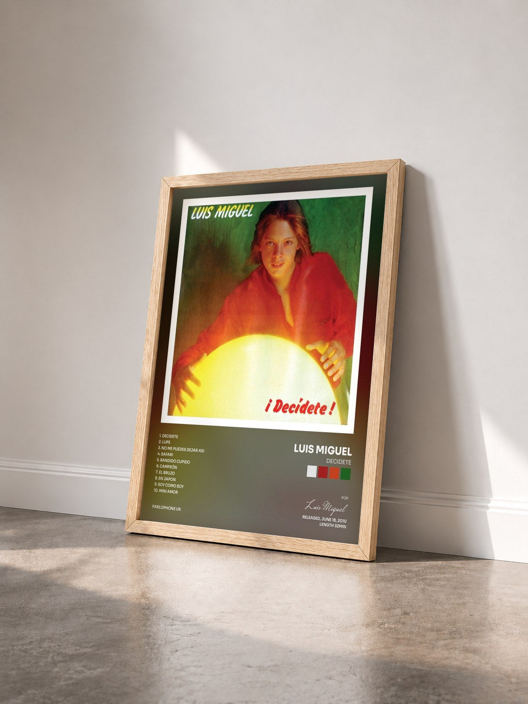 #bois Tableau de l'album Decidete de Luis Miguel vu de trois quarts, cadre en bois brut