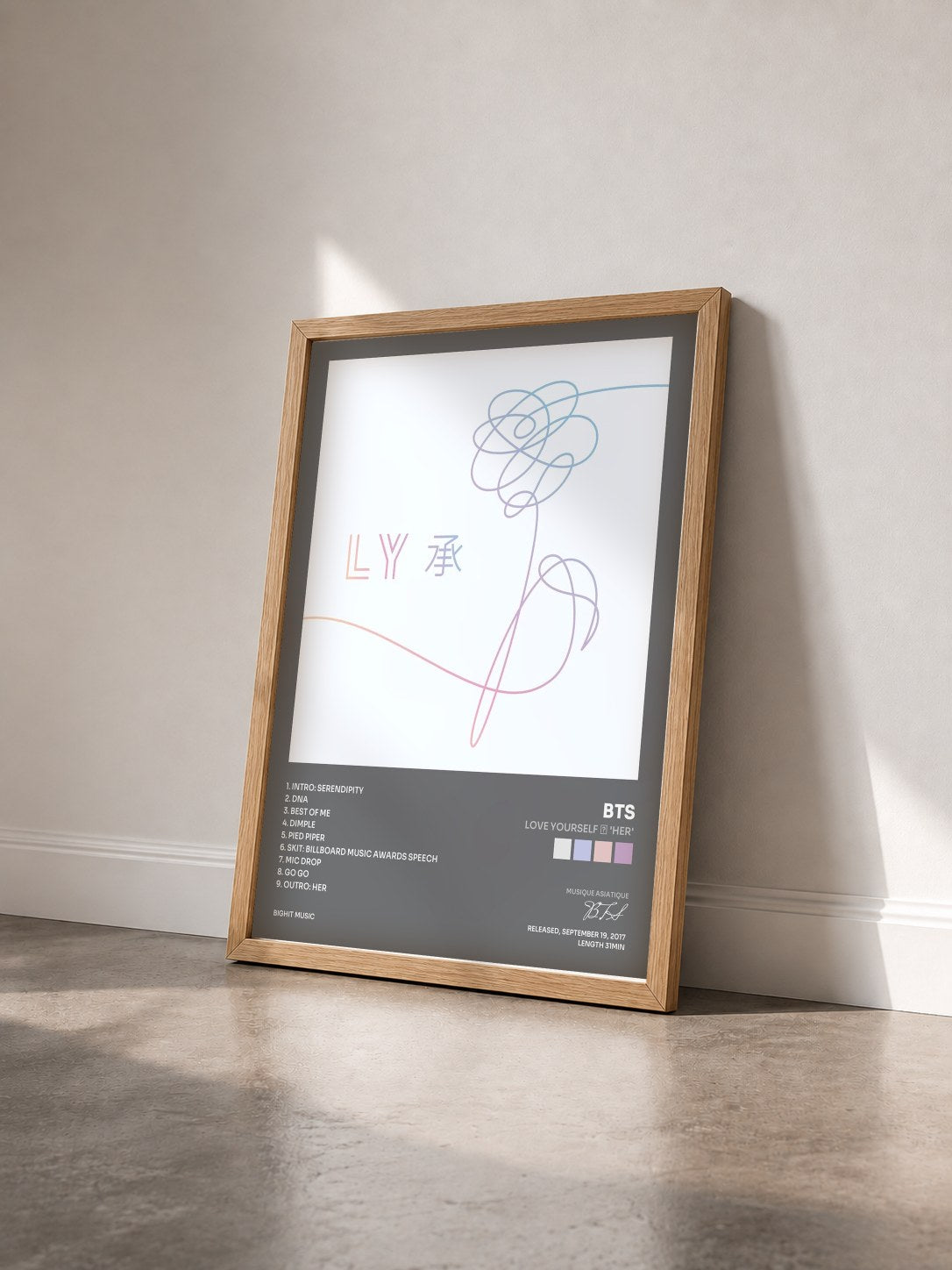#bois Tableau de l'album Love Yourself 承 'Her' de BTS vu de trois quarts, cadre en bois brut