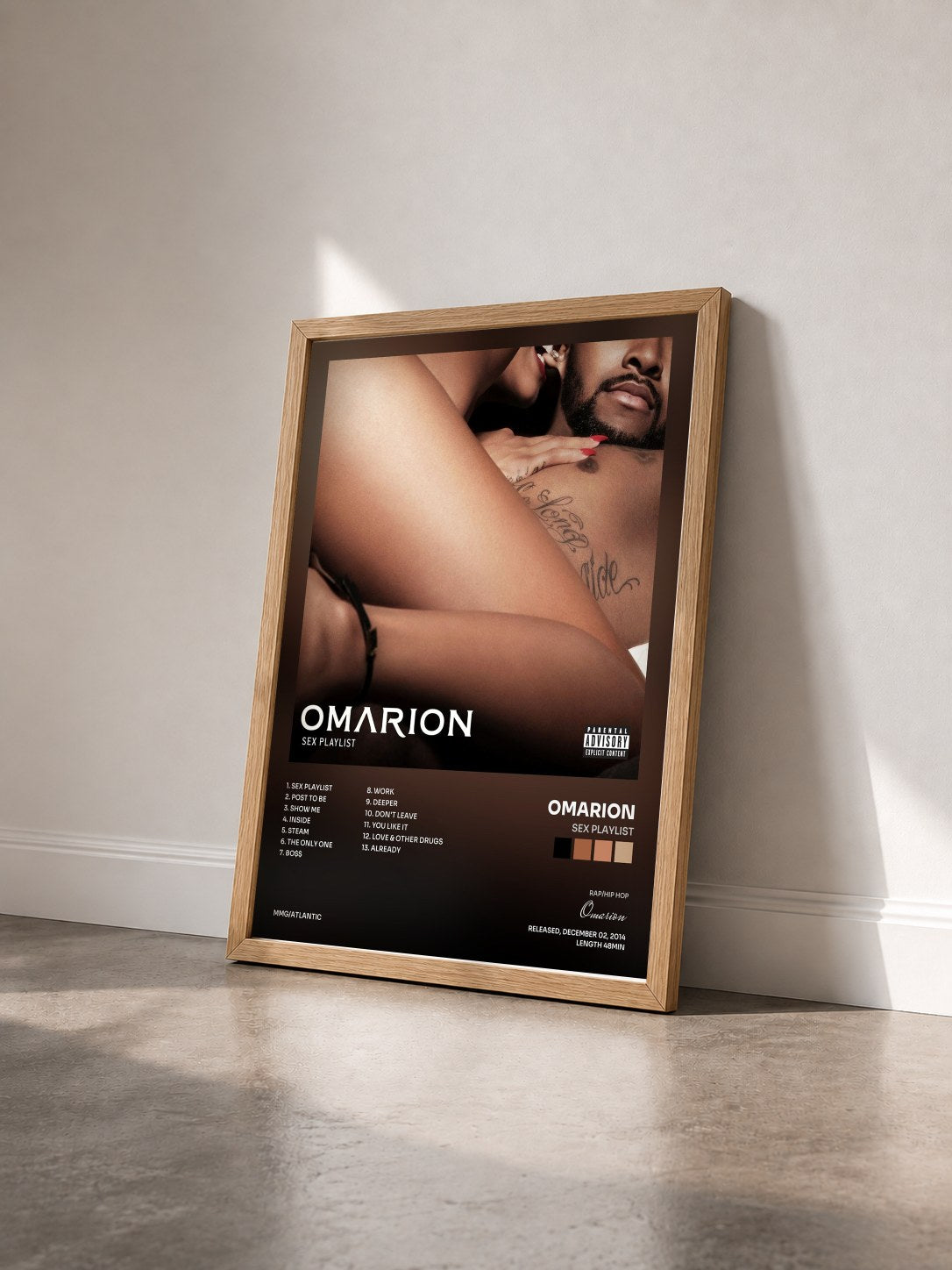 #bois Tableau de l'album Sex Playlist de Omarion vu de trois quarts, cadre en bois brut