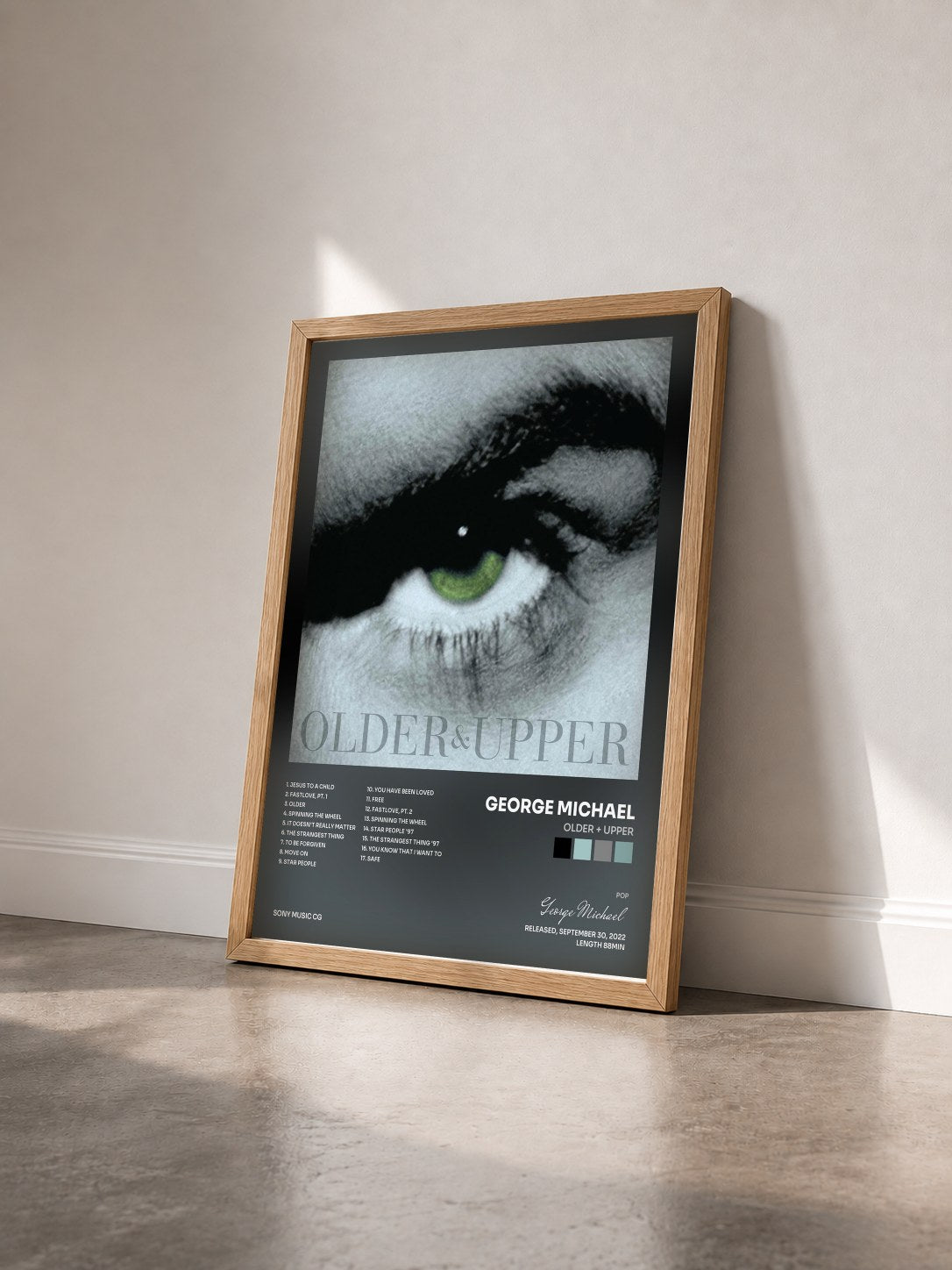 #bois Tableau de l'album Older + Upper de George Michael vu de trois quarts, cadre en bois brut