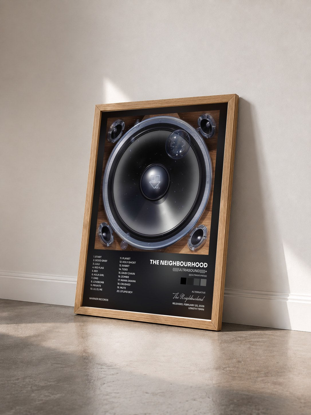 #bois Tableau de l'album (((((ultraSOUND)))))+ de The Neighbourhood vu de trois quarts, cadre en bois brut