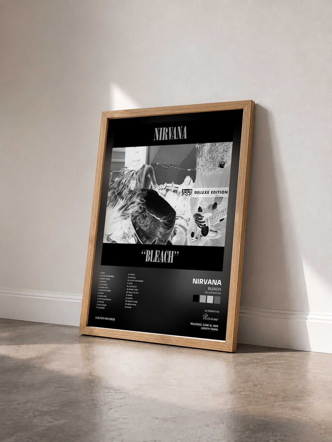 #bois Tableau de l'album Bleach (Deluxe Edition) de Nirvana vu de trois quarts, cadre en bois brut