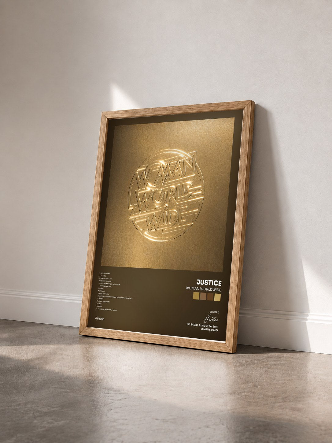 #bois Tableau de l'album Woman Worldwide de Justice vu de trois quarts, cadre en bois brut