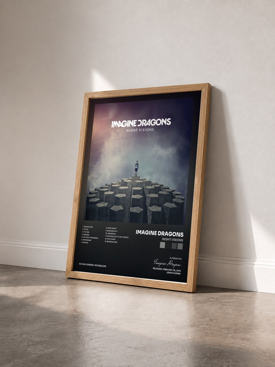 #bois Tableau de l'album Night Visions de Imagine Dragons vu de trois quarts, cadre en bois brut