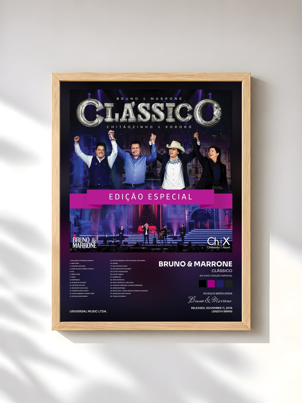 #bois Tableau de l'album Clássico (Ao Vivo / Edição Especial) de Bruno & Marrone, cadre en bois brut, imprimé et encadré en France