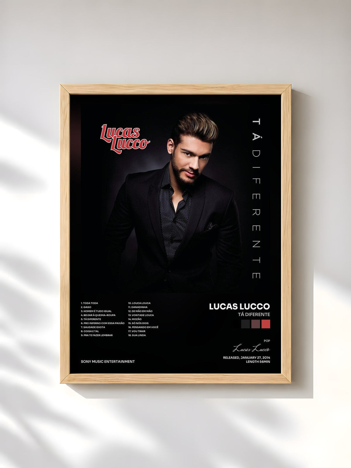 #bois Tableau de l'album Tá Diferente de Lucas Lucco, cadre en bois brut, imprimé et encadré en France