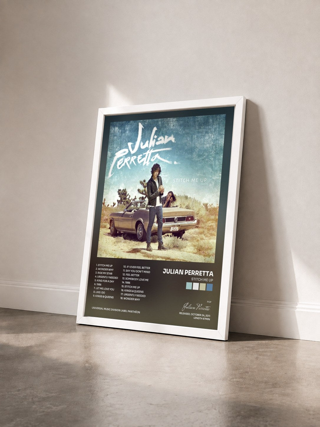 #blanc Tableau de l'album Stitch Me Up de Julian Perretta vu de trois quarts, cadre blanc