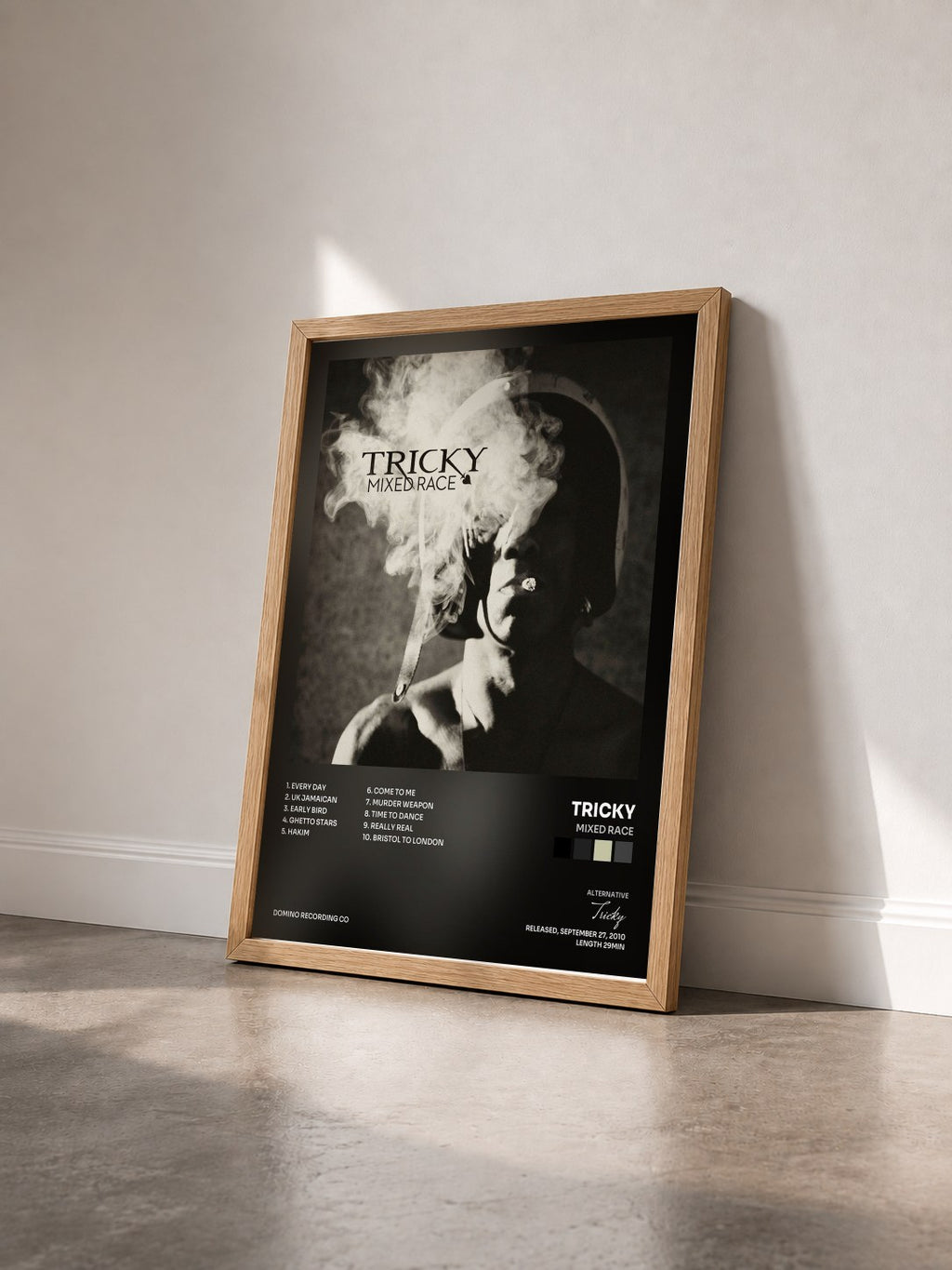 #bois Tableau de l'album Mixed Race de Tricky vu de trois quarts, cadre en bois brut