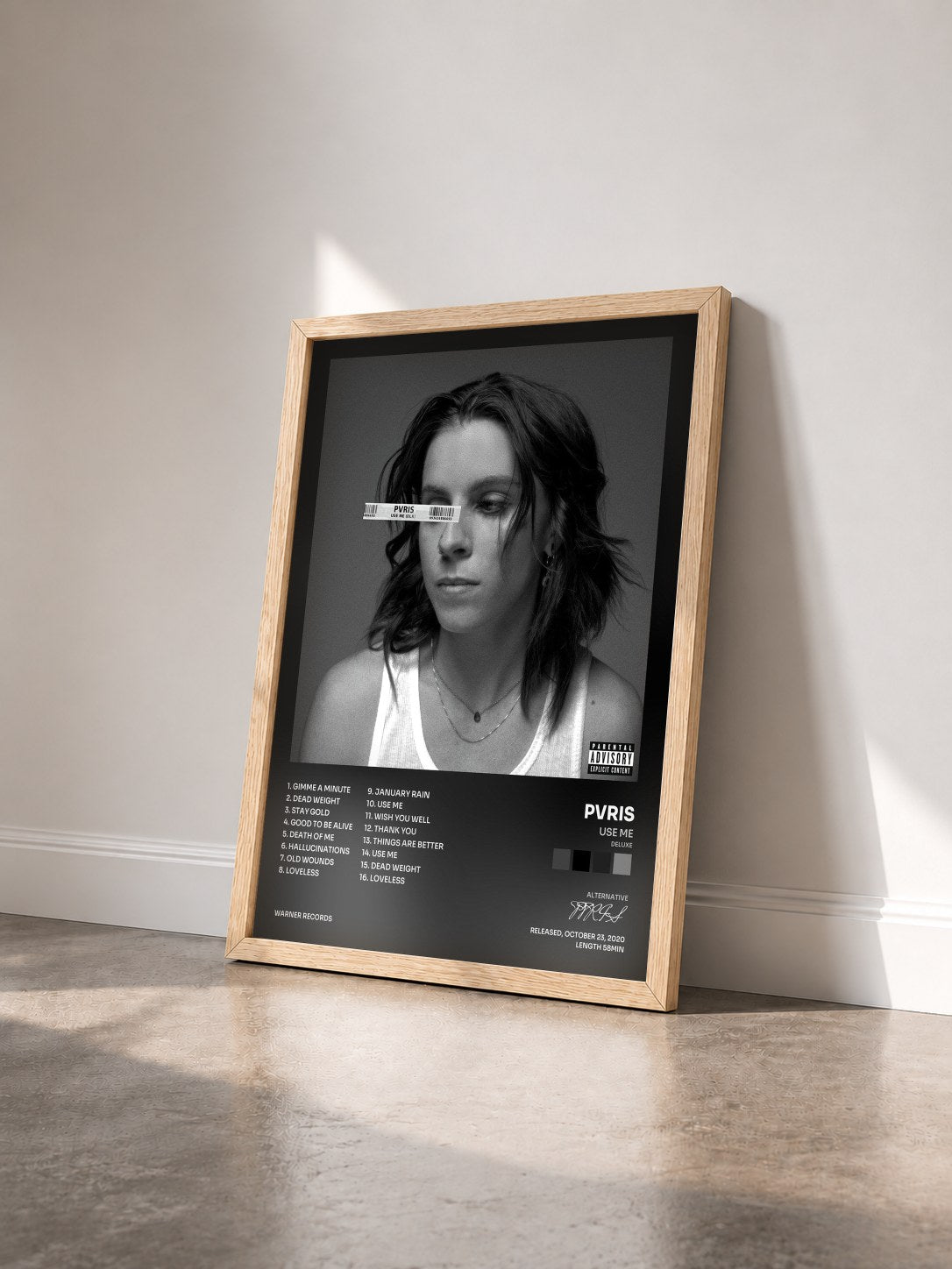 #bois Tableau de l'album Use Me (Deluxe) de PVRIS vu de trois quarts, cadre en bois brut