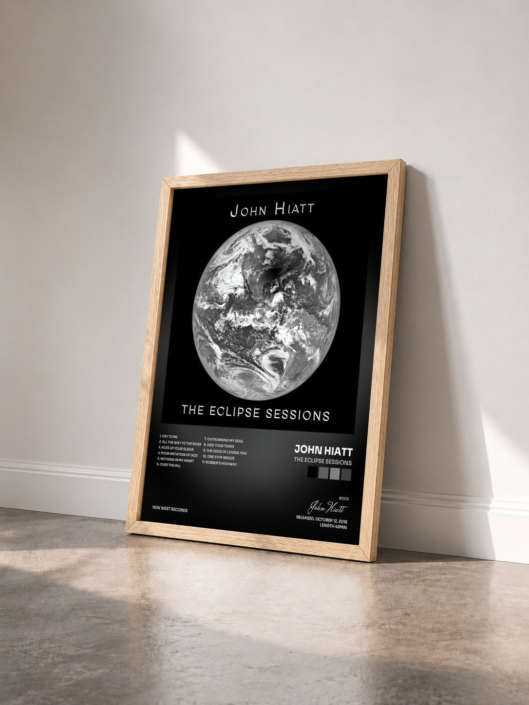 #bois Tableau de l'album The Eclipse Sessions de John Hiatt vu de trois quarts, cadre en bois brut