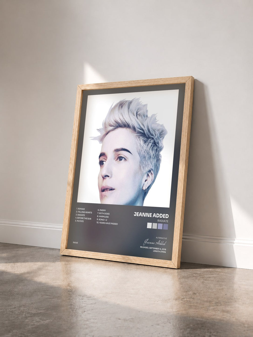 #bois Tableau de l'album Radiate de Jeanne Added vu de trois quarts, cadre en bois brut