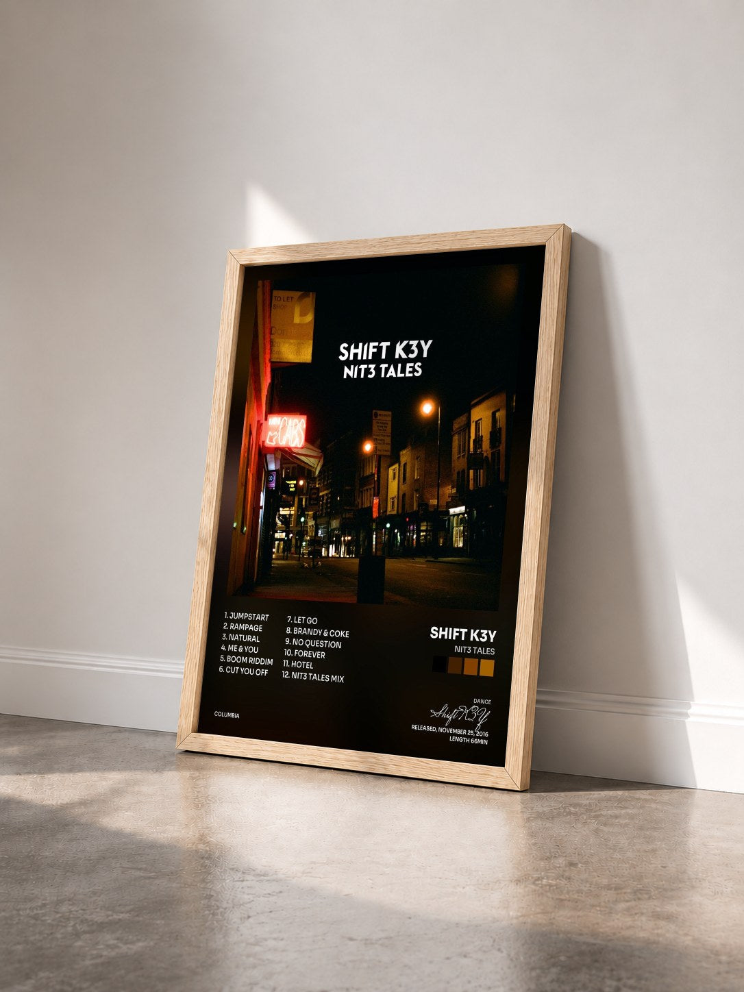 #bois Tableau de l'album NIT3 TALES de Shift K3Y vu de trois quarts, cadre en bois brut