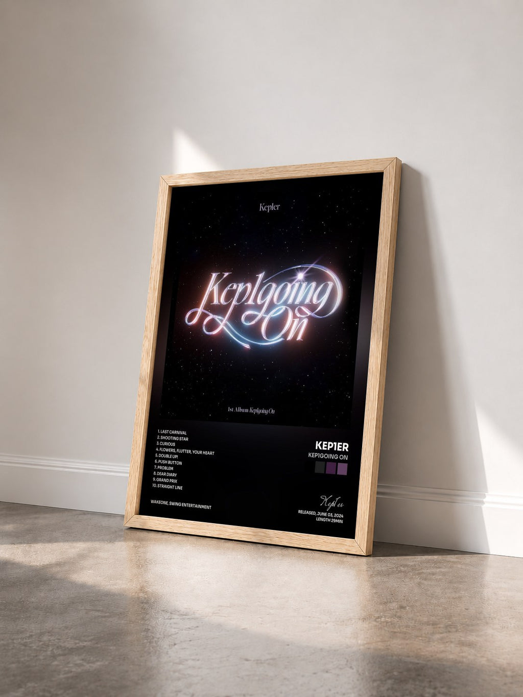 #bois Tableau de l'album Kep1going On de Kep1er vu de trois quarts, cadre en bois brut