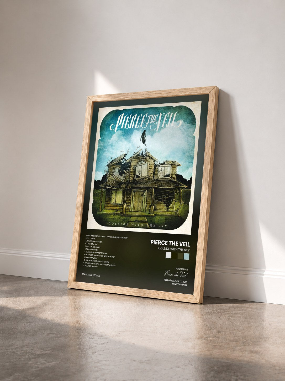 #bois Tableau de l'album Collide With The Sky de Pierce the Veil vu de trois quarts, cadre en bois brut