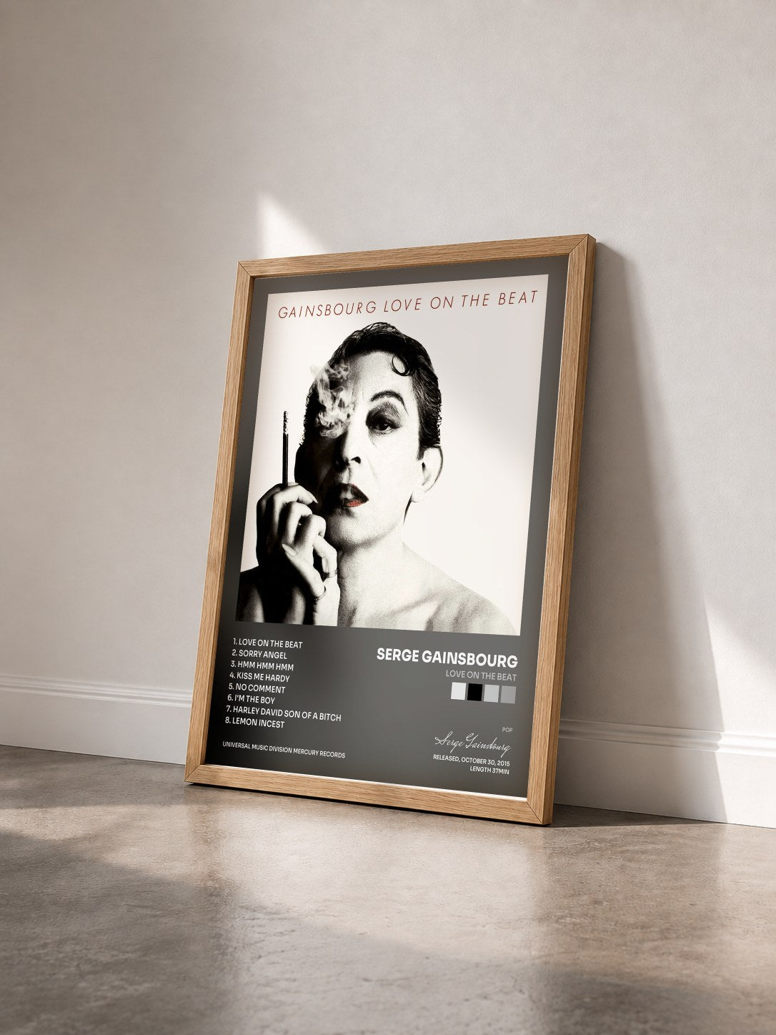 #bois Tableau de l'album Love On The Beat de Serge Gainsbourg vu de trois quarts, cadre en bois brut
