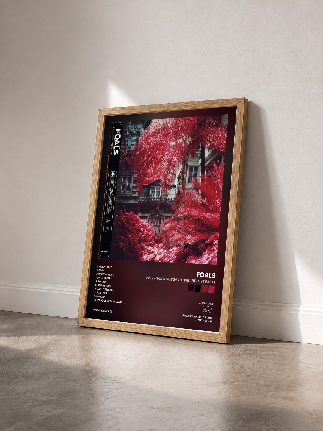 #bois Tableau de l'album Everything Not Saved Will Be Lost Part I de Foals vu de trois quarts, cadre en bois brut