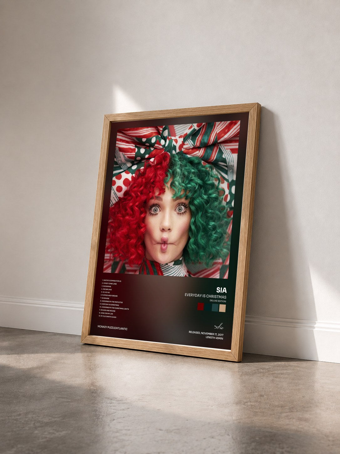 #bois Tableau de l'album Everyday Is Christmas (Deluxe Edition) de Sia vu de trois quarts, cadre en bois brut