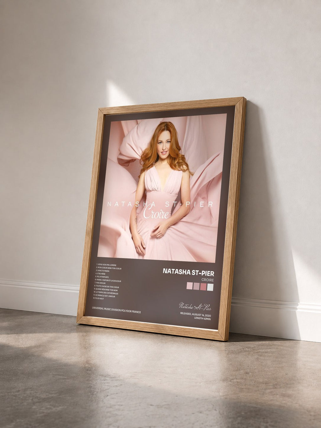#bois Tableau de l'album Croire de Natasha St-Pier vu de trois quarts, cadre en bois brut