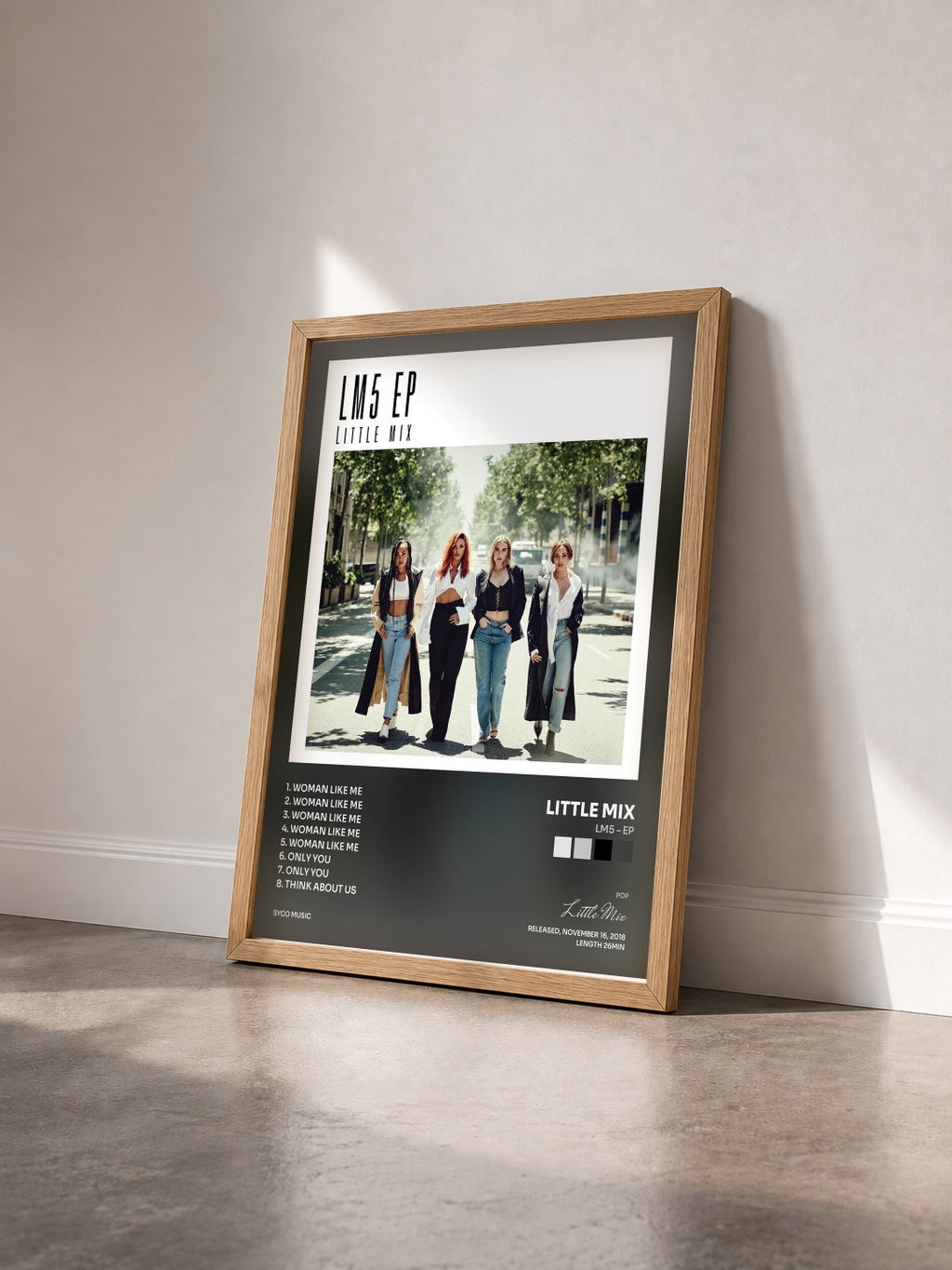 #bois Tableau de l'album LM5 - EP de Little Mix vu de trois quarts, cadre en bois brut