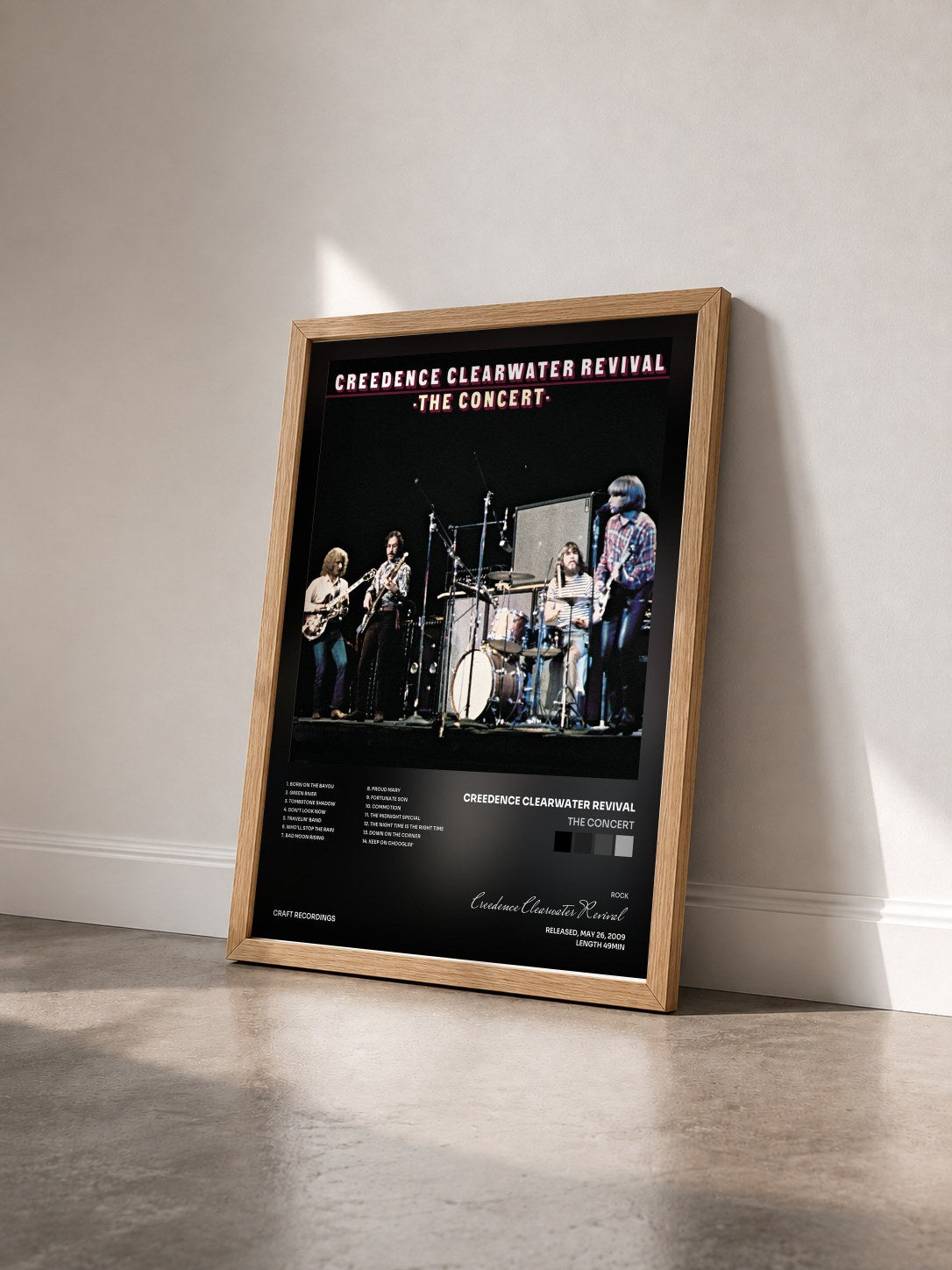 #bois Tableau de l'album The Concert de Creedence Clearwater Revival vu de trois quarts, cadre en bois brut