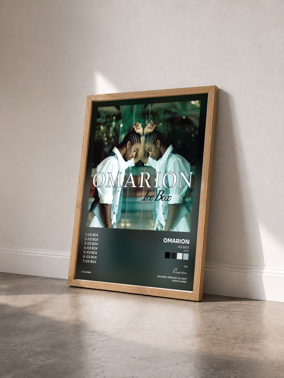 #bois Tableau de l'album Ice Box (Mixes) de Omarion vu de trois quarts, cadre en bois brut