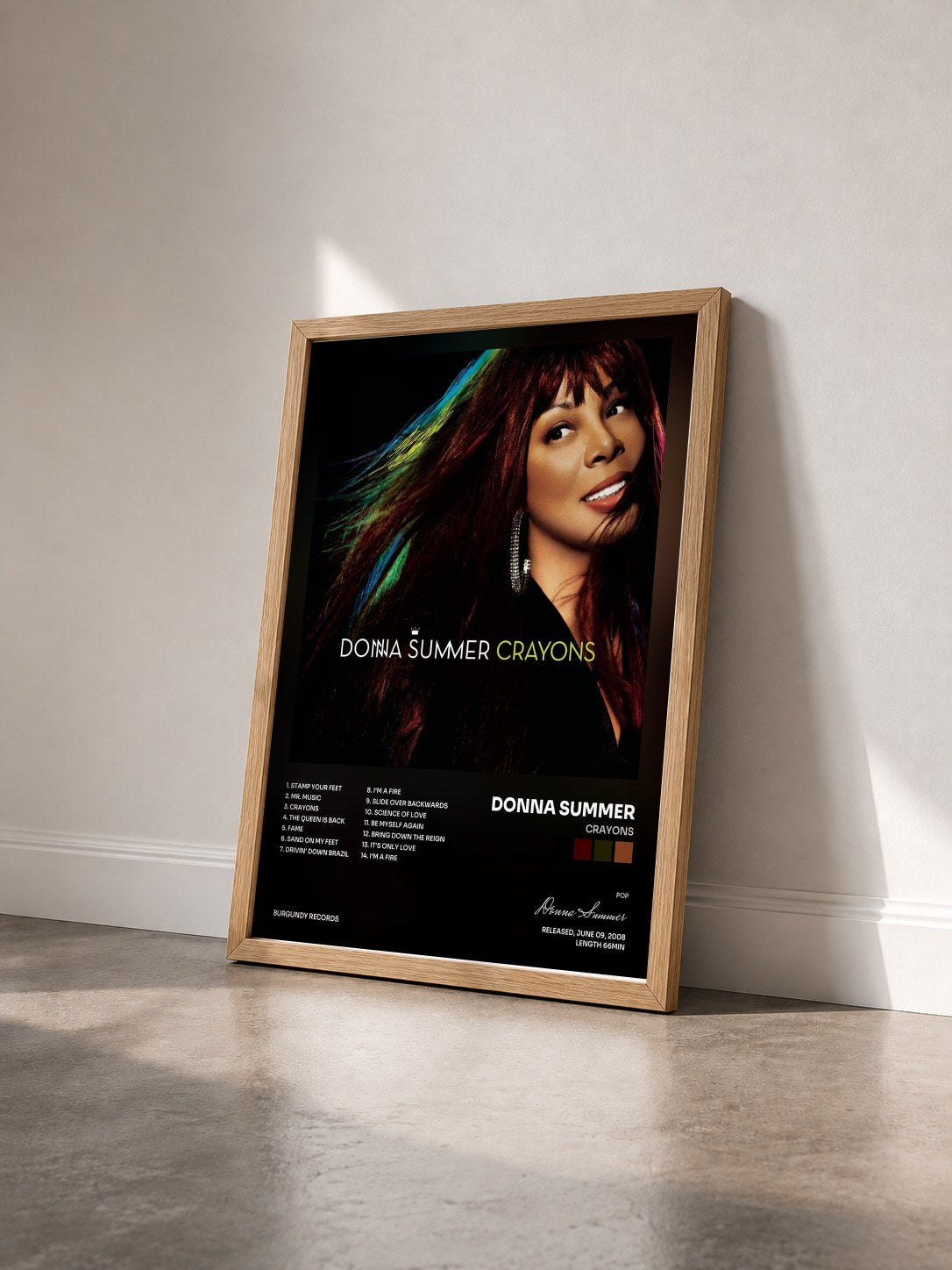 #bois Tableau de l'album Crayons de Donna Summer vu de trois quarts, cadre en bois brut
