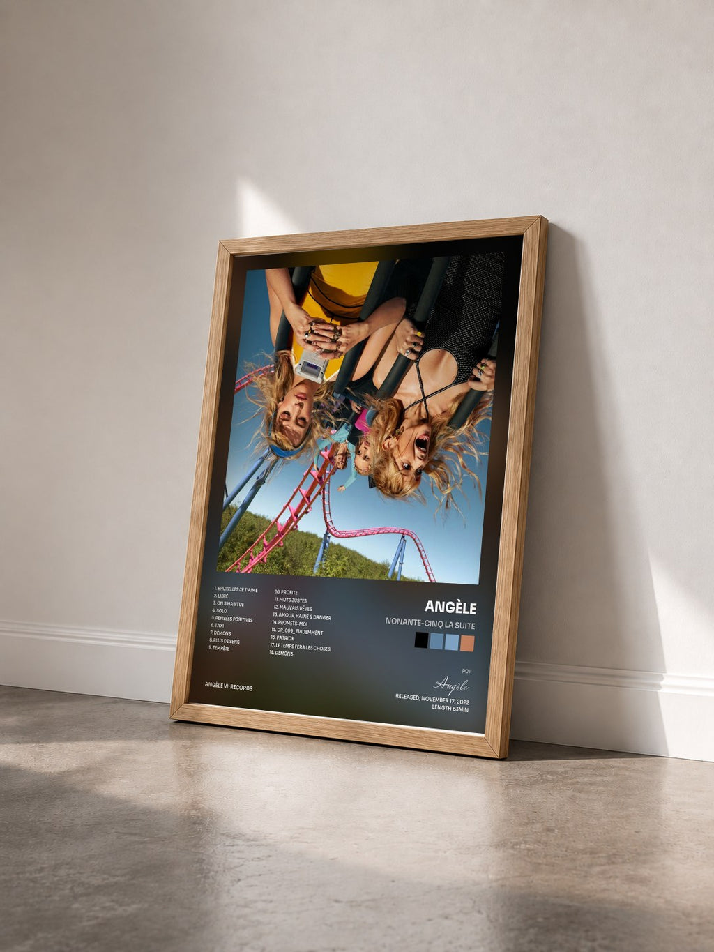 #bois Tableau de l'album Nonante-Cinq La Suite de Angèle vu de trois quarts, cadre en bois brut