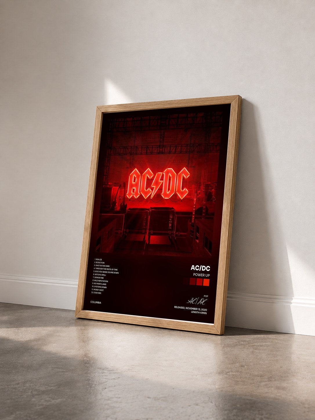 #bois Tableau de l'album POWER UP de AC/DC vu de trois quarts, cadre en bois brut