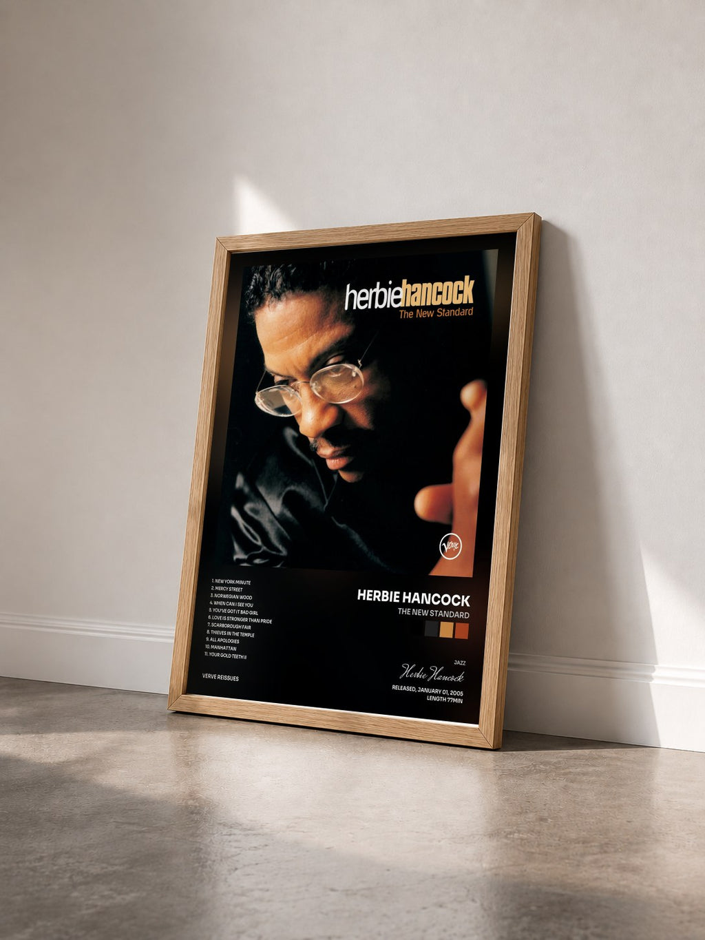 #bois Tableau de l'album The New Standard de Herbie Hancock vu de trois quarts, cadre en bois brut