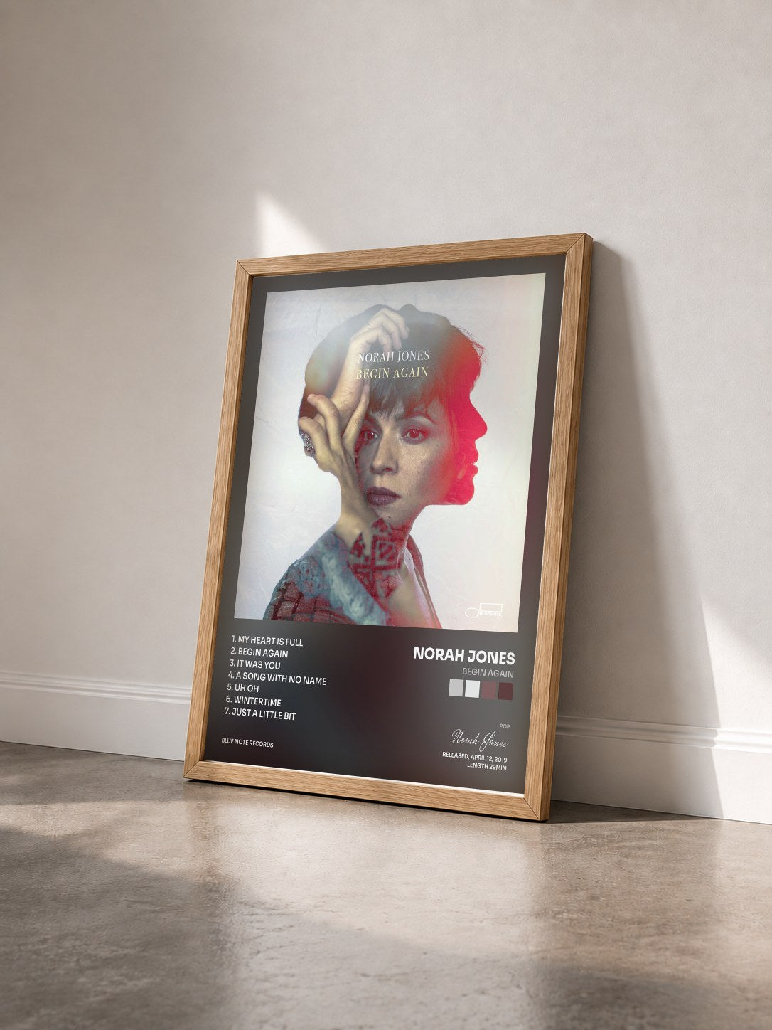 #bois Tableau de l'album Begin Again de Norah Jones vu de trois quarts, cadre en bois brut