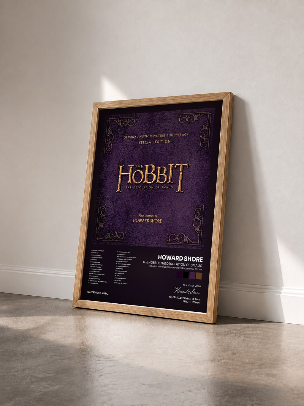 #bois Tableau de l'album The Hobbit: The Desolation of Smaug (Original Motion Picture Soundtrack) (Special Edition) de Howard Shore vu de trois quarts, cadre en bois brut
